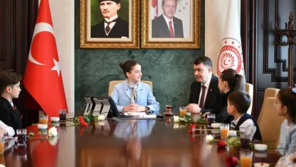 Ankara Valisi Şahin koltuğunu 5. sınıf öğrencisi Serra'ya devretti
