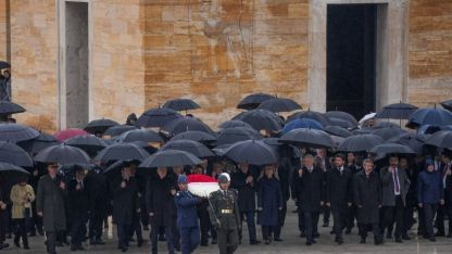 TBMM Başkanı Kurtulmuş başkanlığındaki devlet erkanı, Anıtkabir'i ziyaret etti