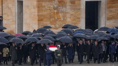 TBMM Başkanı Kurtulmuş başkanlığındaki devlet erkanı, Anıtkabir'i ziyaret etti