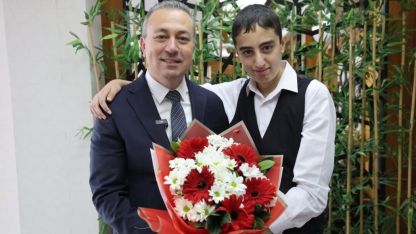 Sivas Belediye Başkanı Uzun, koltuğunu çocuklara bıraktı