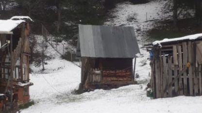 Nallıhan'ın yüksek kesimlerine kar yağdı
