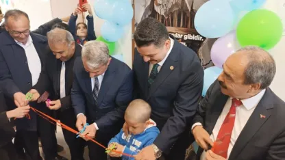Konya'da gönüllülerin yaptırdığı kütüphane törenle açıldı