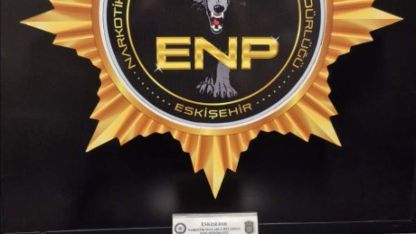 Eskişehir'de polisten kaçan şüphelilerin bulunduğu araçta sentetik uyuşturucu ele geçirildi