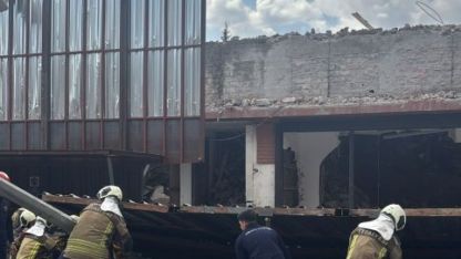 Ankara'da yıkım çalışması yapılan dört katlı binanın platformu çöktü