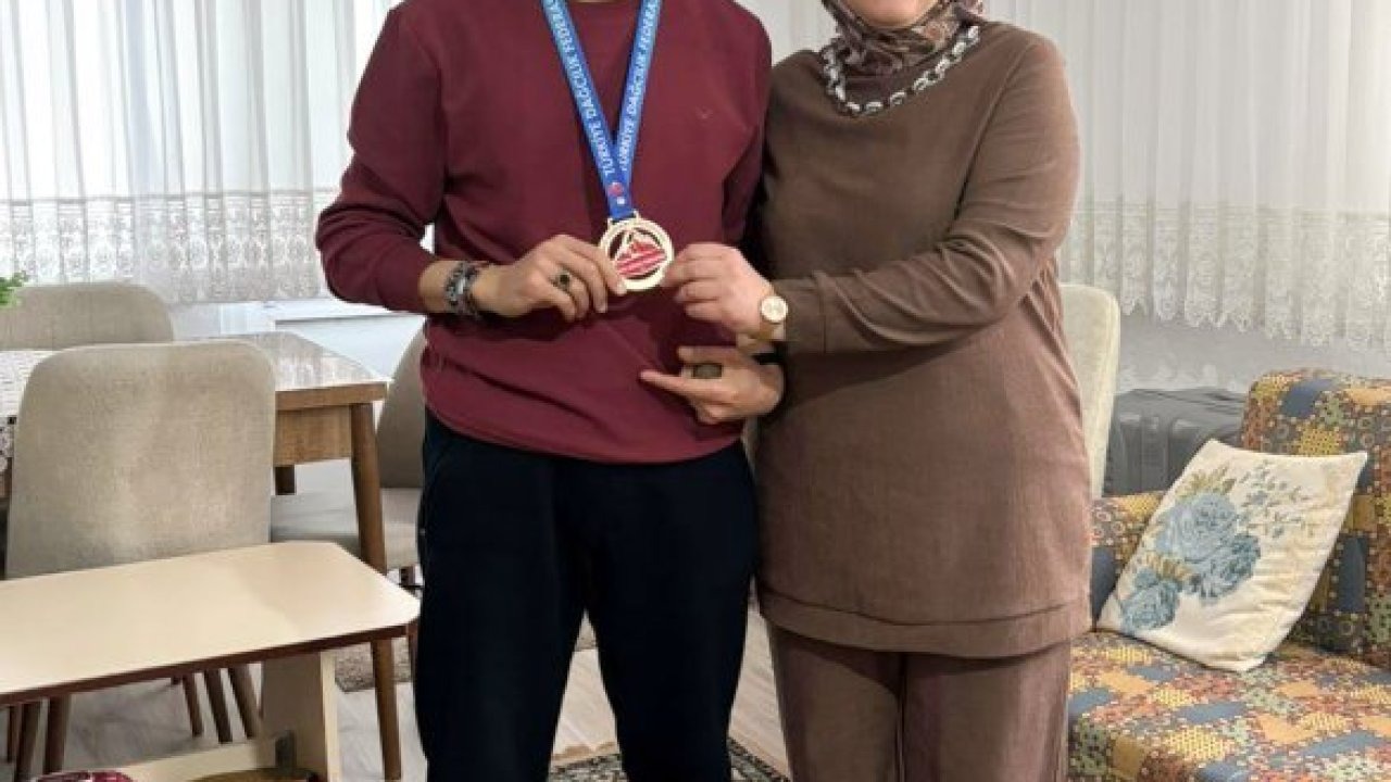 AK Parti Kadın Kolları MKYK Üyesi Yılmaz, Beypazarı'da ziyaretler yaptı