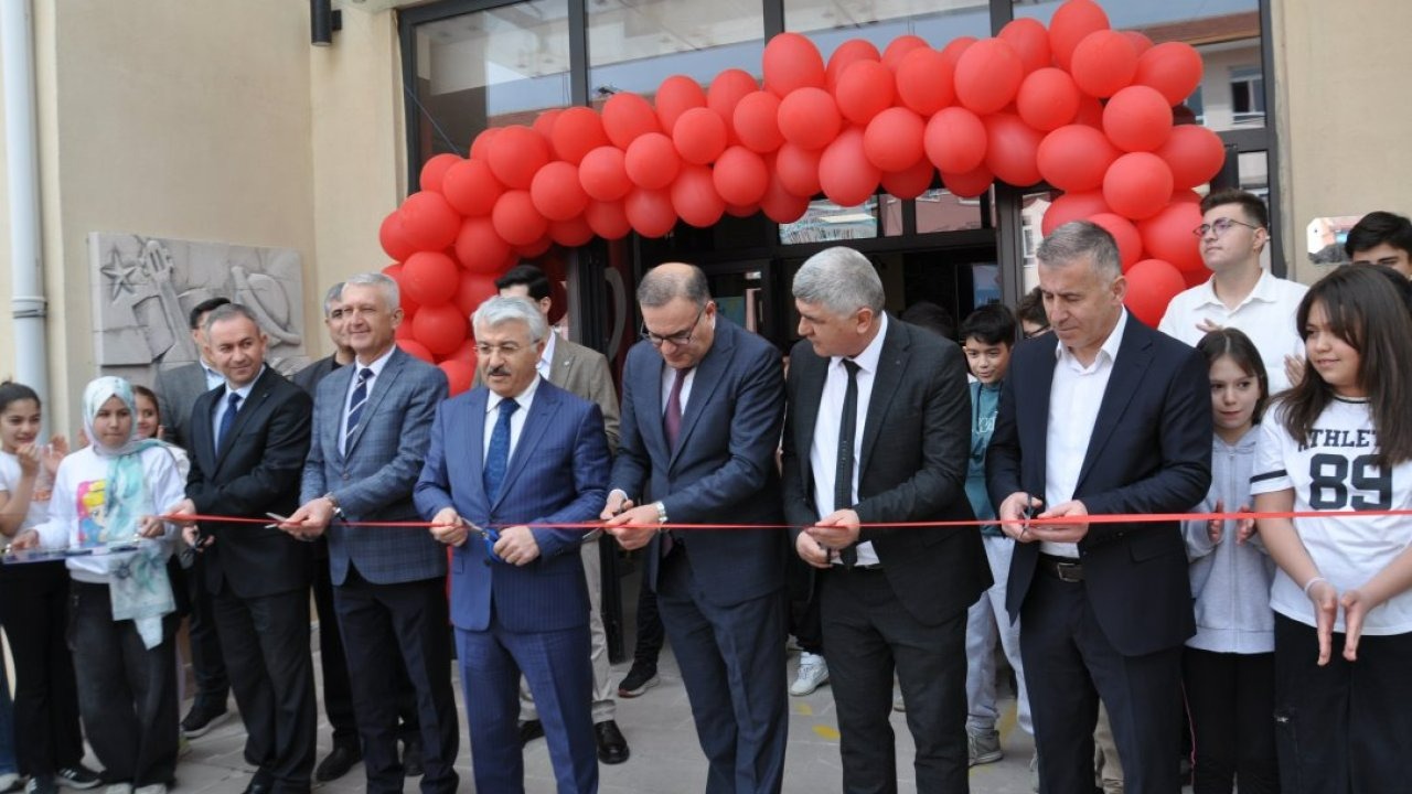 Akşehir’de TÜBİTAK 4006 Bilim Fuarı açıldı