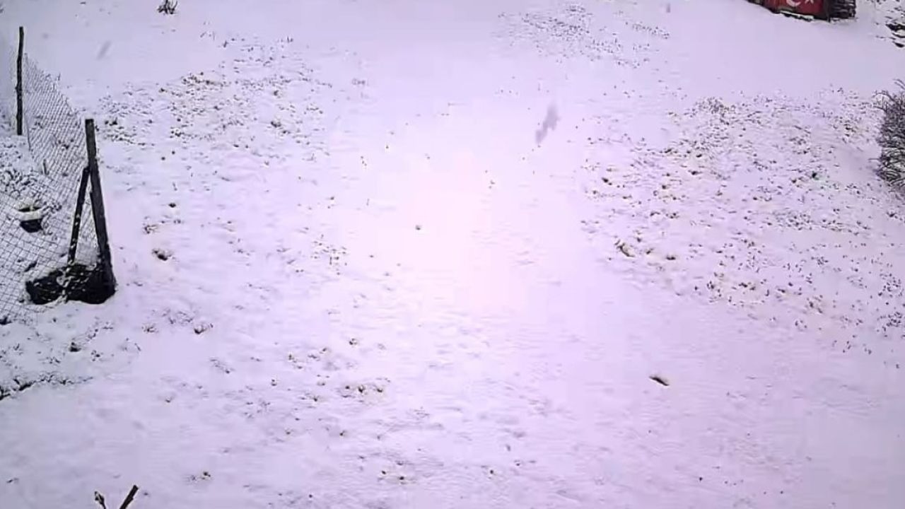 Akyurt'ta kar yağdı