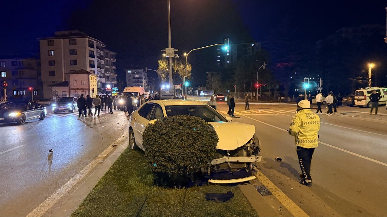 Ankara'da iki ayrı trafik kazasında 4 kişi yaralandı