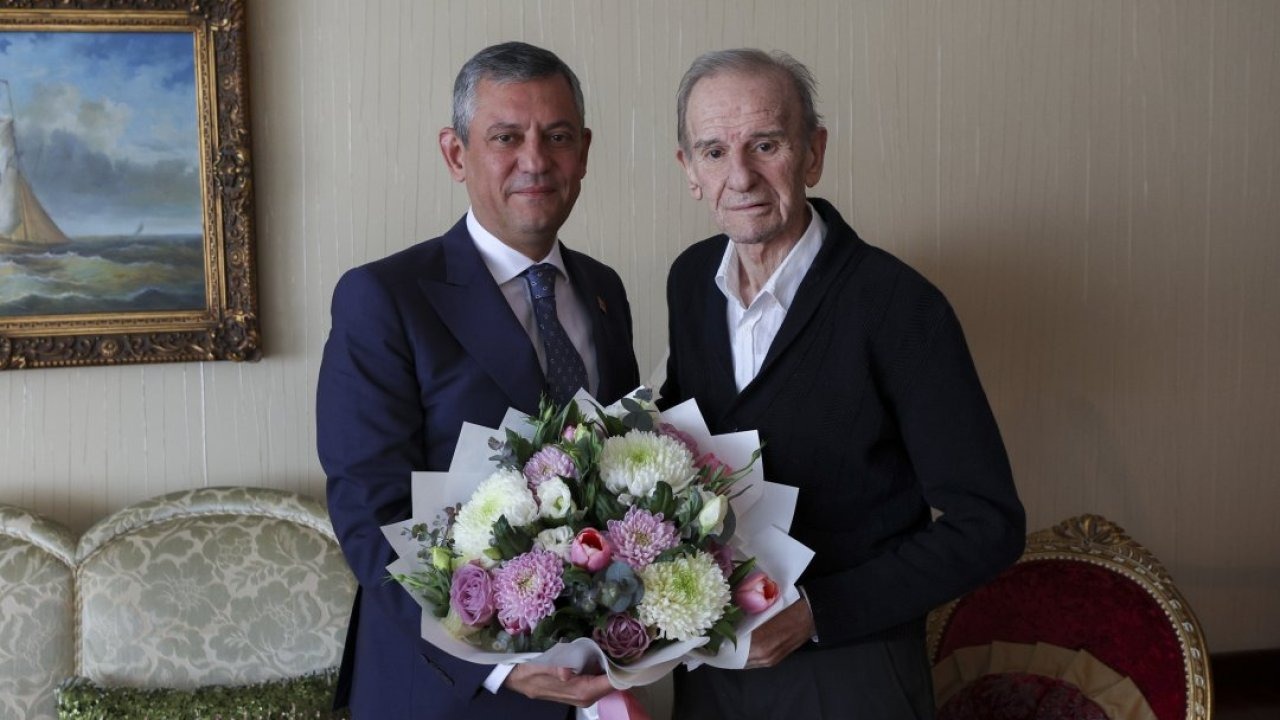 CHP Genel Başkanı Özel, Cevdet Selvi'yi ziyaret etti