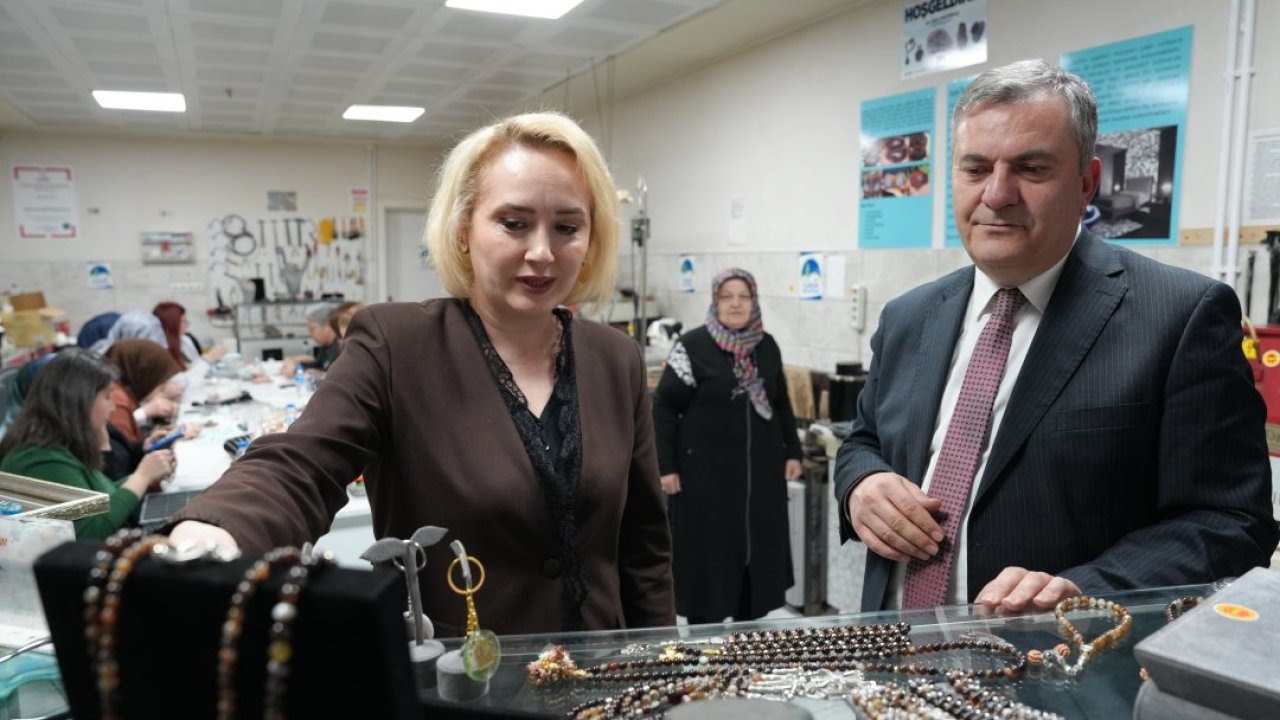 Çubuk Belediye Başkanı Demirbaş, takı tasarım kursunu ziyaret etti