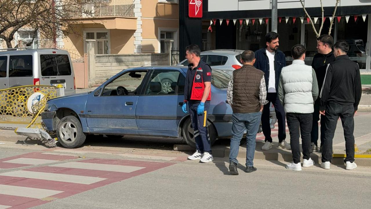 Karaman’da otomobil refüje çıktı