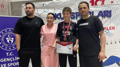 Karamanlı yüzücü’den bronz madalya