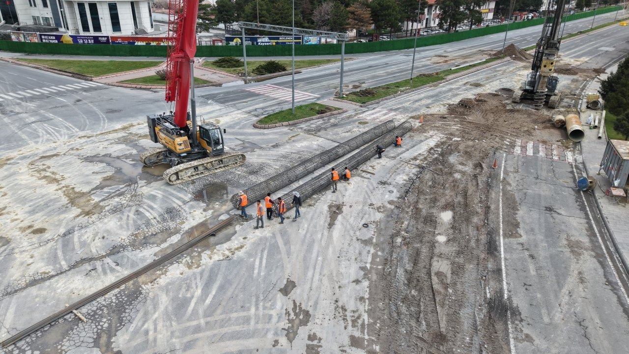 Kartal Katlı Kavşağı ve Bağlantı Yolları Projesi'nde çalışmalar devam ediyor