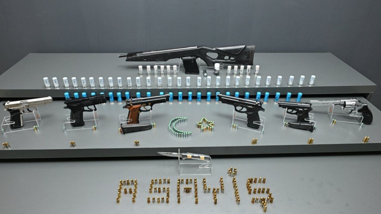 Kırşehir'de ruhsatsız 6 tabanca, havalı tüfek ve 675 fişek ele geçirildi