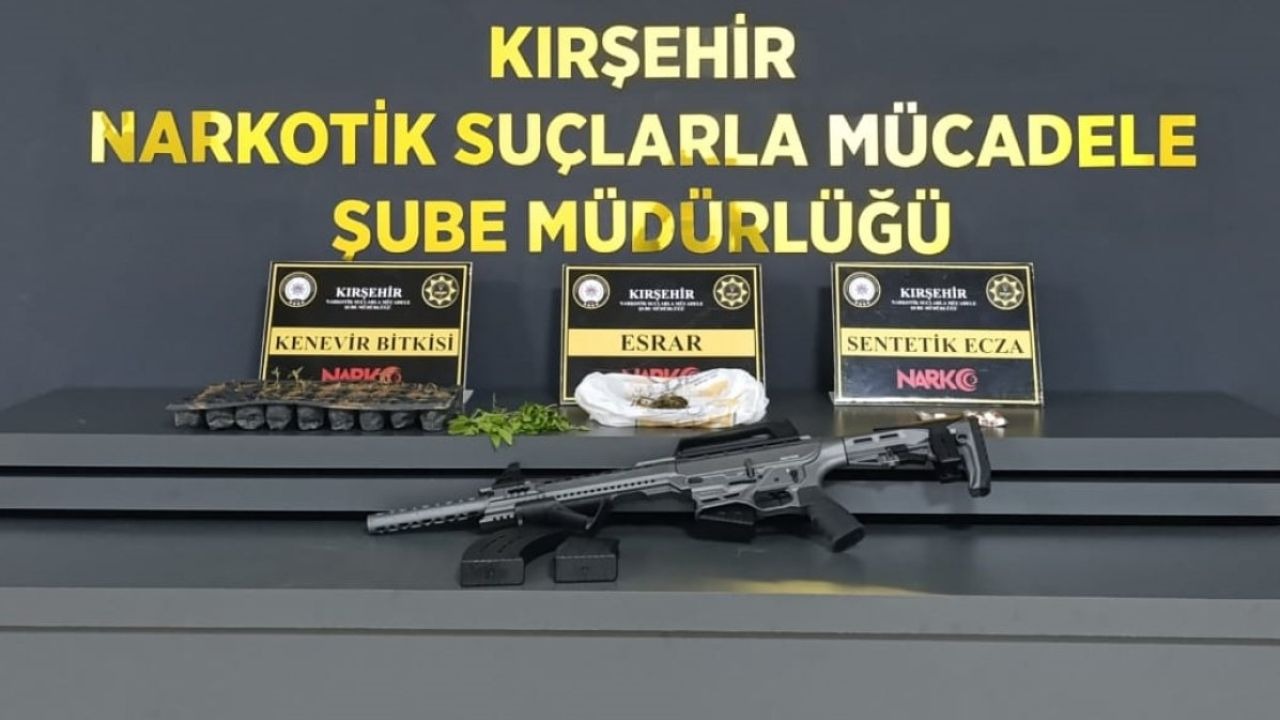 Kırşehir'de silah ve uyuşturucuyla yakalanan zanlı tutuklandı