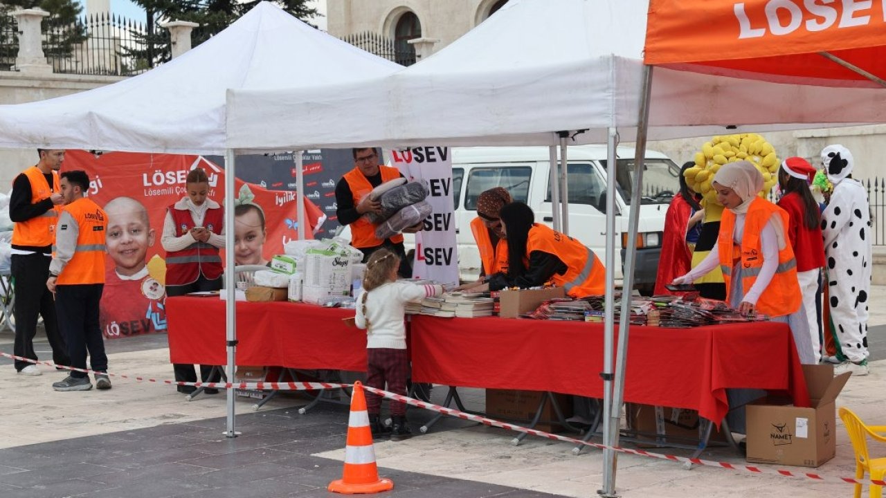 LÖSEV'in "İyilikler Tırı"ndan Sivas'ta hasta çocuklar ve ailelerine yardım