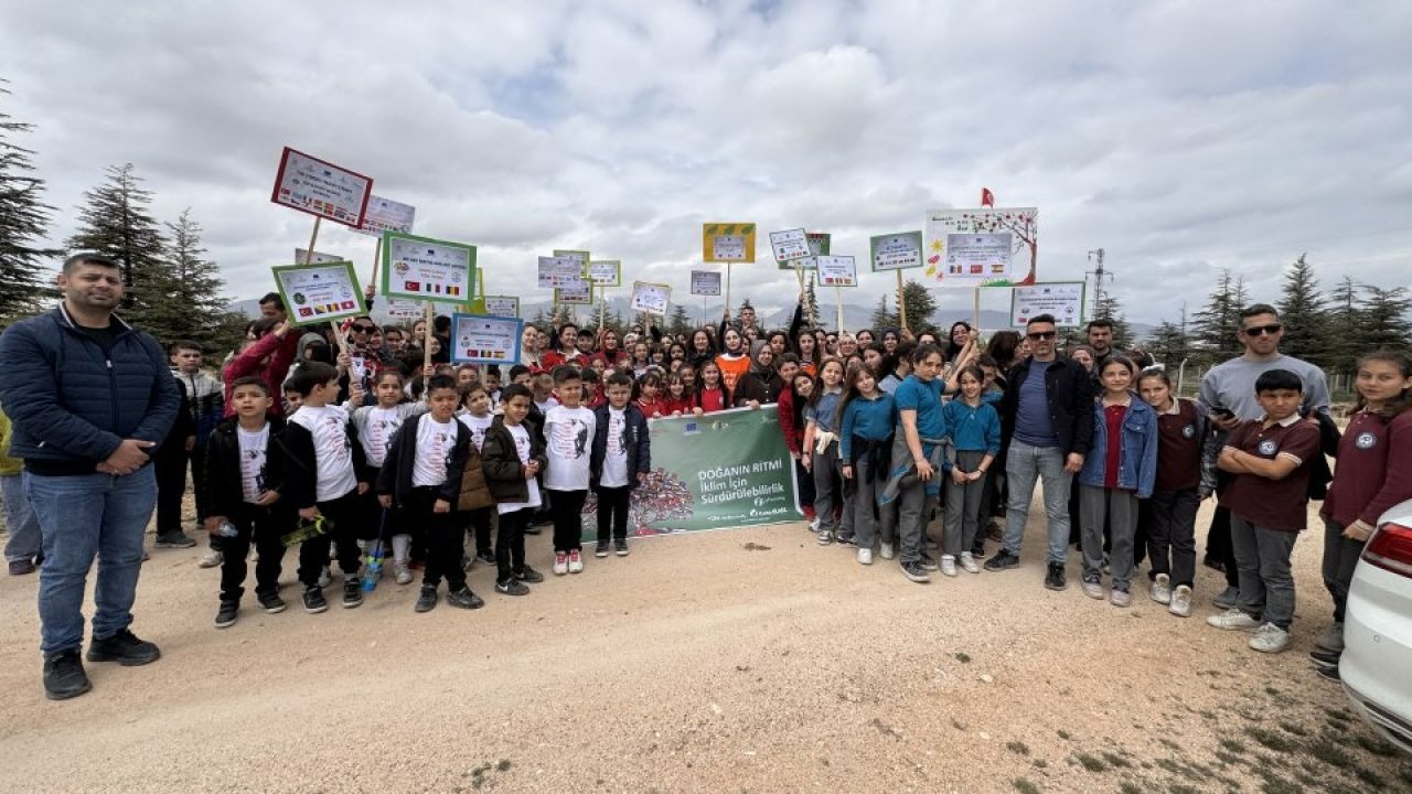Niğde'de "Doğanın Ritmi İklim için Sürdürülebilirlik eTwinning Hatıra Ormanı Oluşturma" etkinliği yapıldı