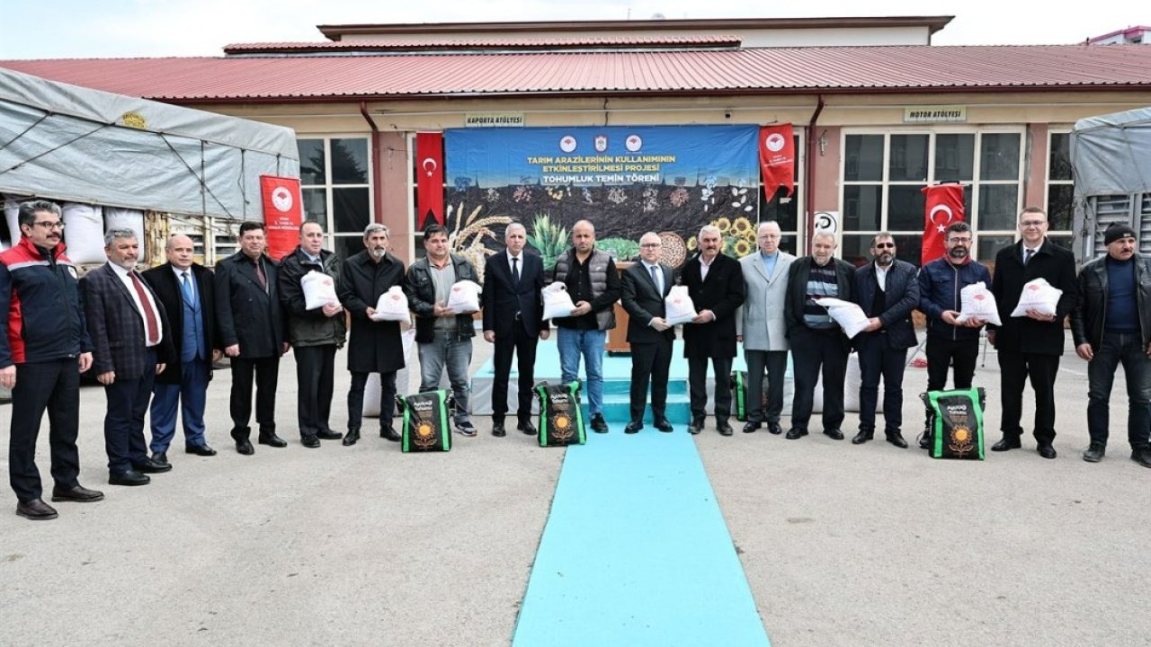 Sivas'ta çiftçilere nohut ve ayçiçeği tohumu dağıtıldı