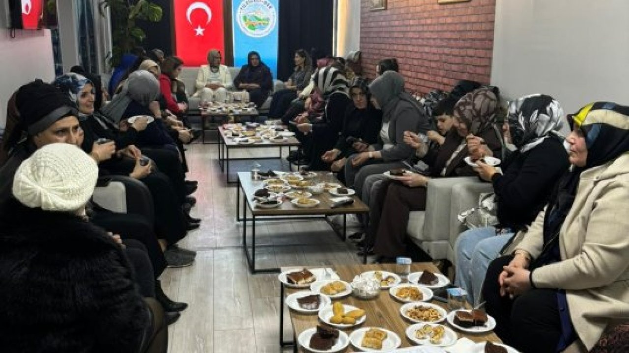 Sivas'ta siyasi partilerin kadın temsilcileri Yıldızeli Derneği'nde bir araya geldi