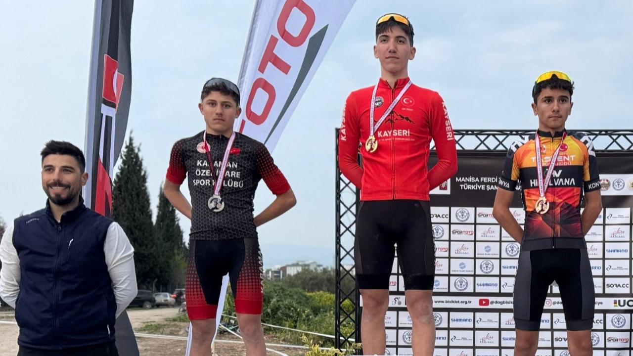 Veli Sarı'dan gümüş madalya