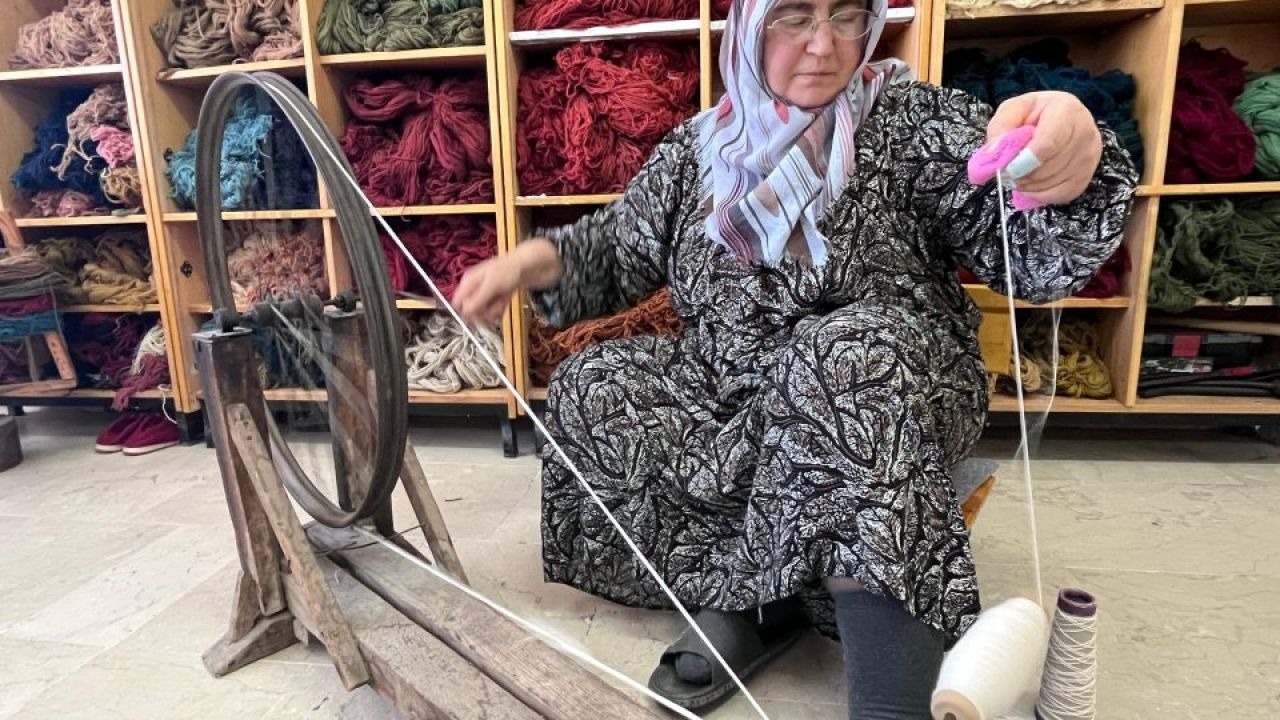Bünyan halısı, türkü ve maniler eşliğinde kadınların ellerinde hayat buluyor