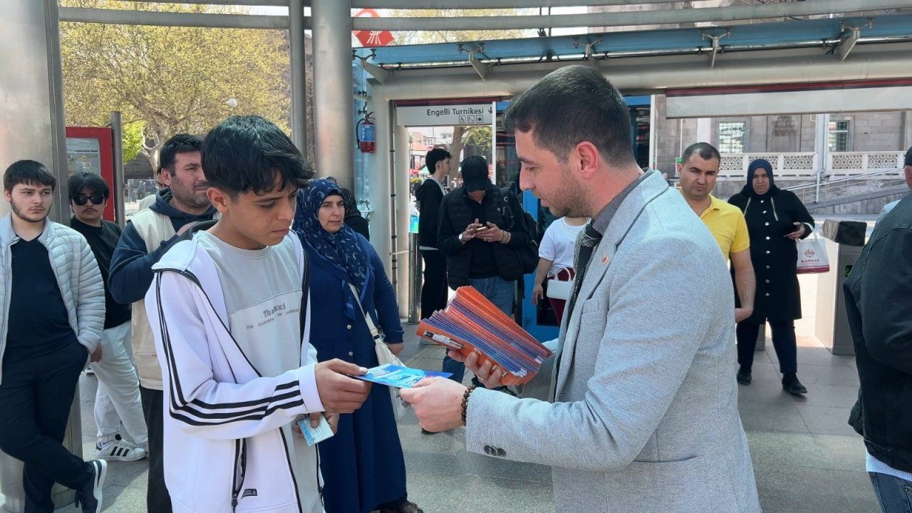 Kayseri Büyükşehir Belediyesi ekipleri, vatandaşlara "KBB Trafik" uygulamasını tanıttı